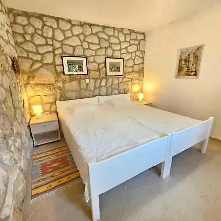 In 27342 * Novi Vinodolski