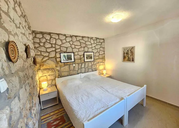 Apartament In 27342 *